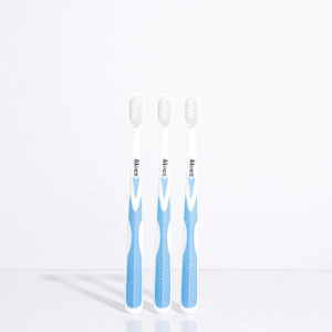 TOOTHBRUSH x3