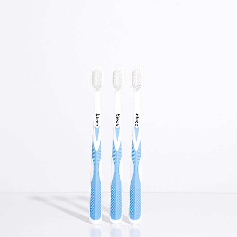 TOOTHBRUSH x3
